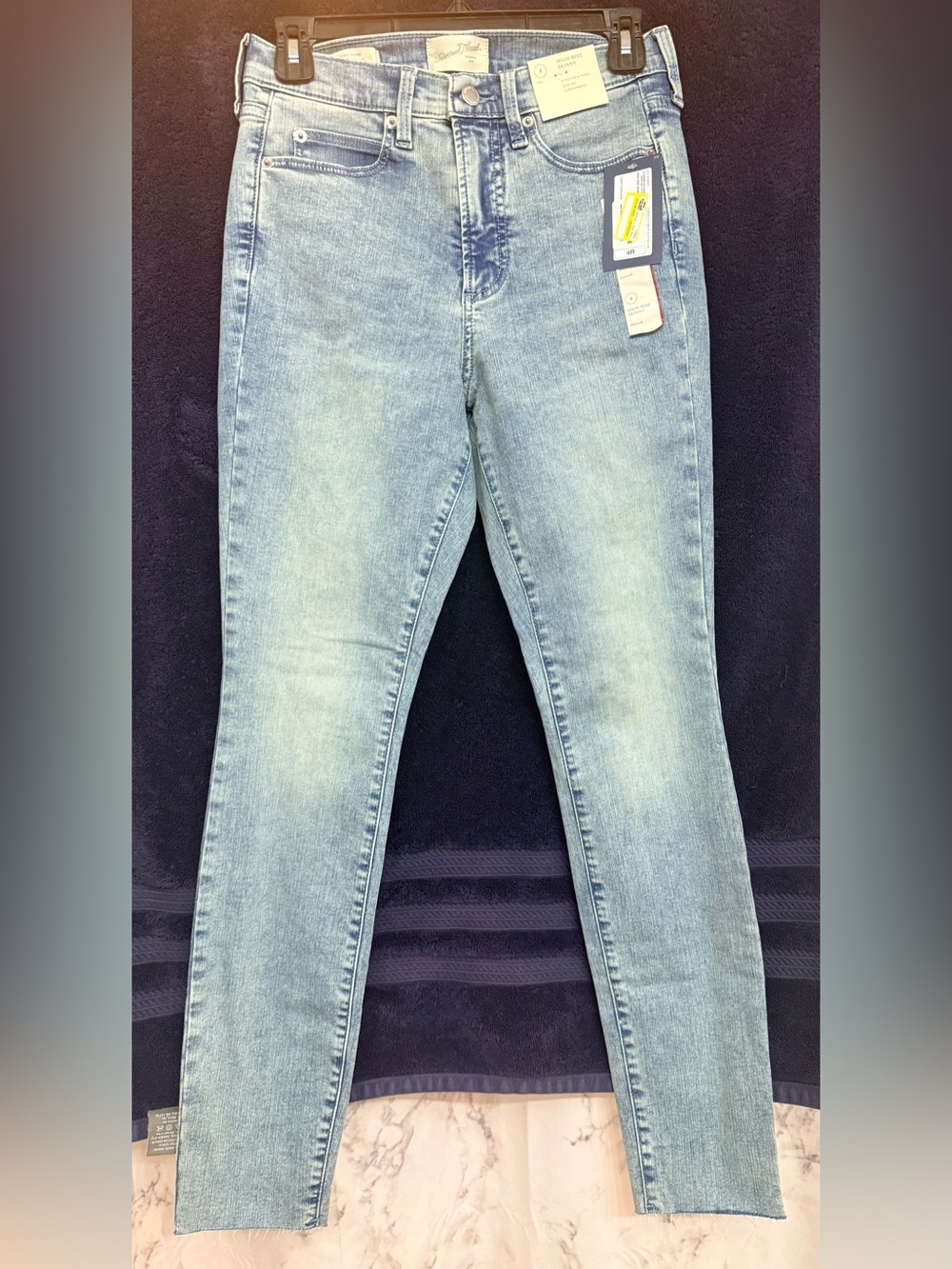 Universal Thread Light Wash Women’s High-Rise Skinny Jeans